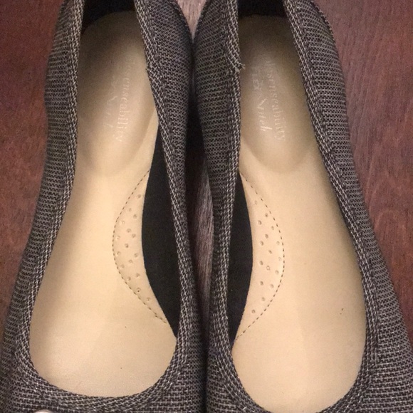 Size 6 Flats Dressy - Picture 5 of 5